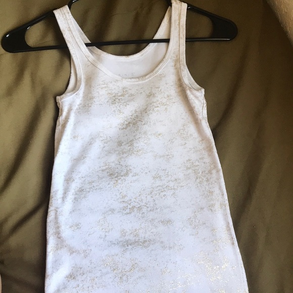 White tank top and gold specks every wear - Picture 1 of 3